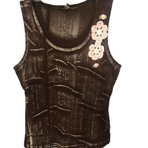 Tryst tank top with painted distressing and cute crotchet flower details. SZ LGE